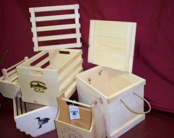 A variety of custom wooden boxes and slatted crates, including toolboxes, chests with rope handles, and packaging crates, available in bulk for businesses.